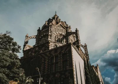 Palacio de la Cultura Rafael Uribe Uribe, sitio emblemático incluido en nuestros tours en Medellín