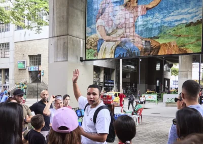 Recorridos grupales en Medellín con guías locales - Colombia en tus Ojos Tours